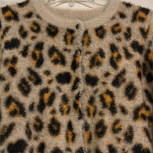 Forever 21 sweater - Picture 2 of 3